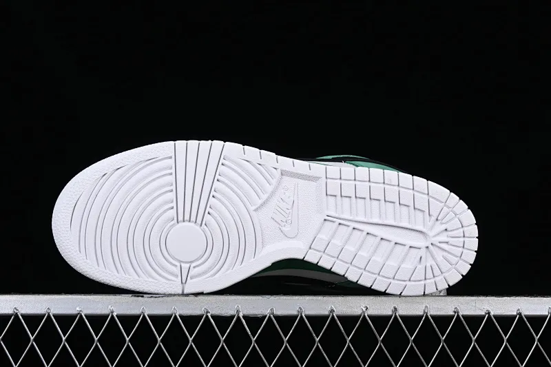 All categories Nk SB Dunk series Nk SB Dunk Low low-top sneakers Y version Nk Dunk SB Low Heineken Heineken ultra-limited edition low-top sports and leisure sneakers 304292-302